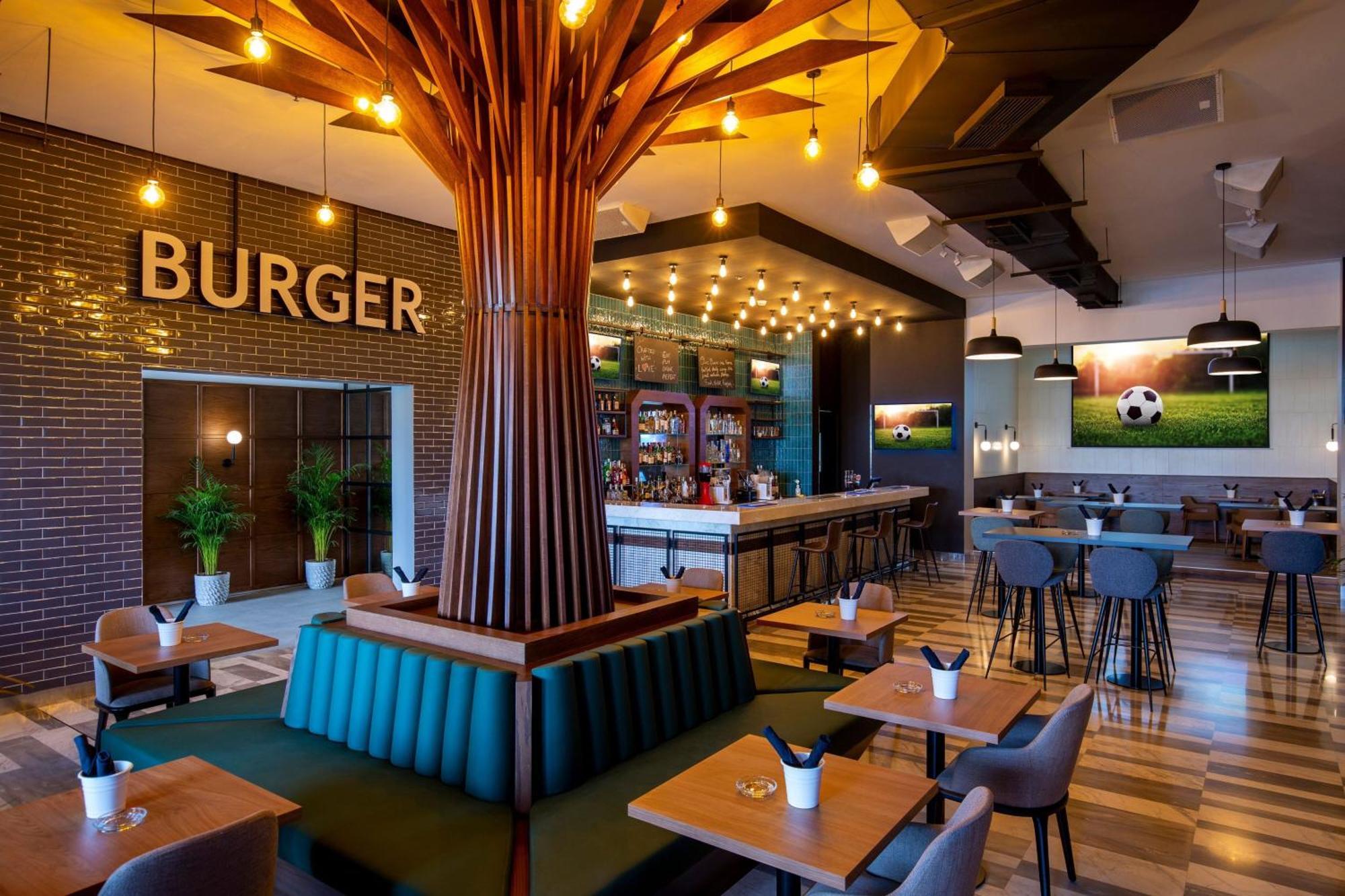 מנאמה Le Meridien City Centre Bahrain מראה חיצוני תמונה Burger restaurant in the airport