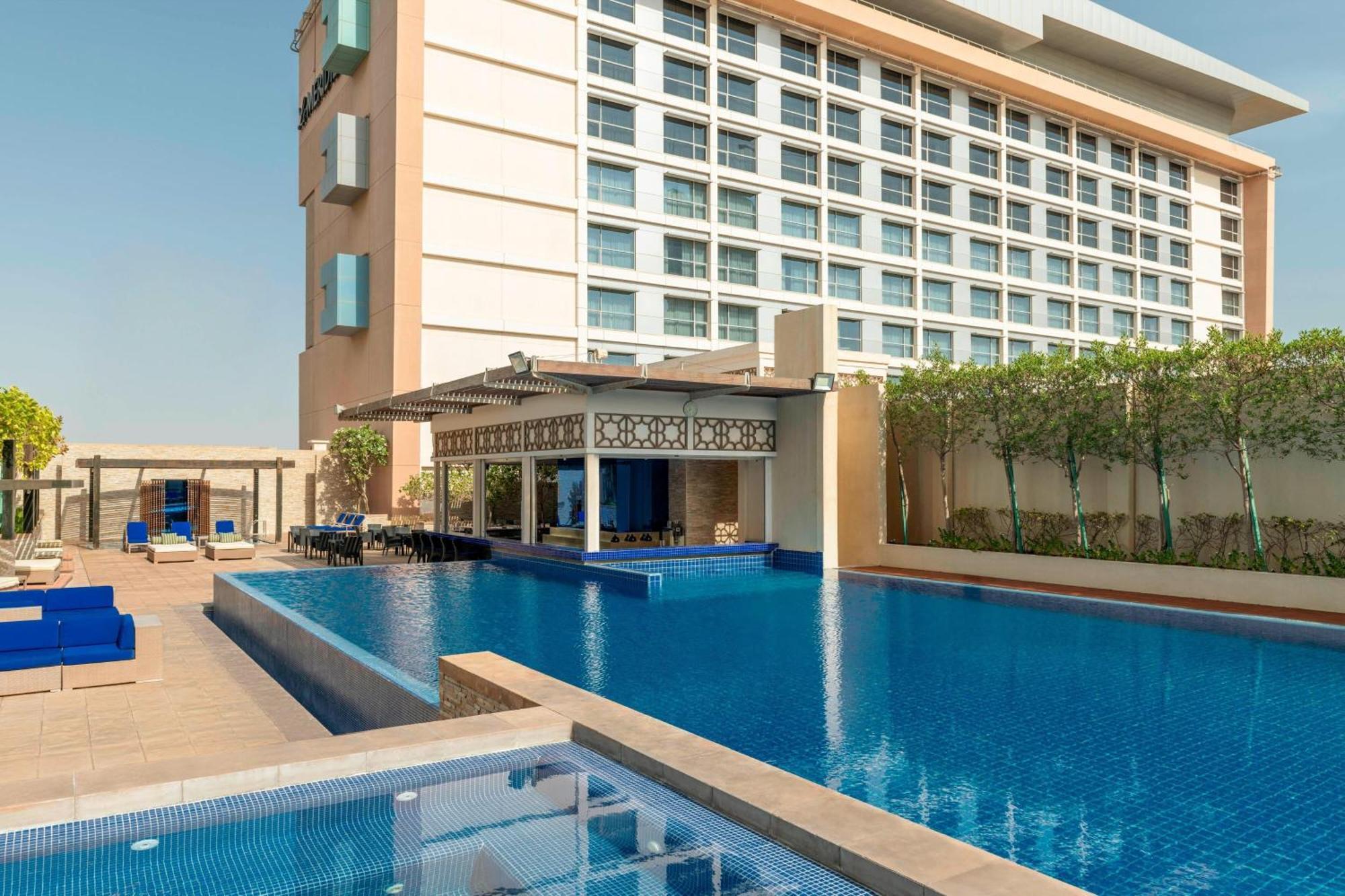 מנאמה Le Meridien City Centre Bahrain מראה חיצוני תמונה The swimming pool at the hotel